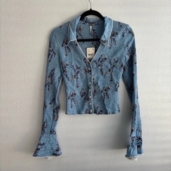 NWT Free People Blue Floral Smocked Bodice with Bell Sleeves Blouse - Size SM - Picture 4 of 7